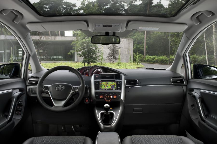  Toyota Verso 2012 года  (фото 3 из 10)